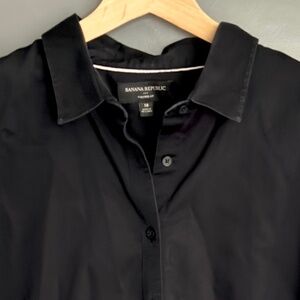 Banana Republic "Tailored Fit" Button Down Shirt (Women's 18)